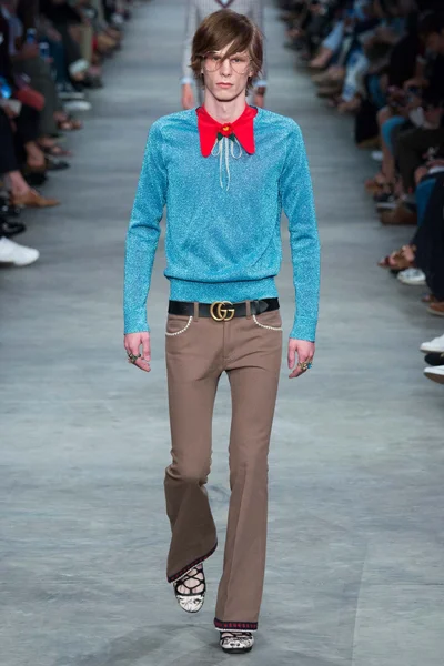 Look 11